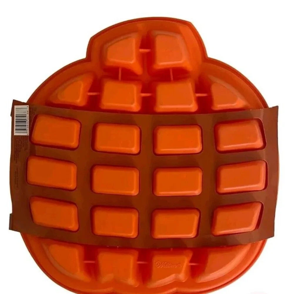 Wilton Halloween Pumpkin Shaped Pull Apart Silicone Cake Baking Pan, Bake Mold